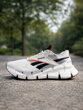 Reebok FloatZig 1 Running Sneakers Mens 10.5 White Black Neon Like New